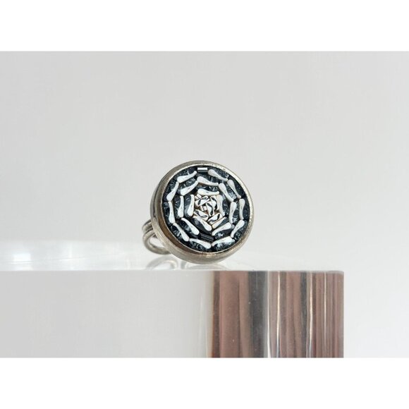 Micromosaic Floral Black & White Maze Motif Silver Toned Vintage  Ring - sz 5 - Picture 3 of 9